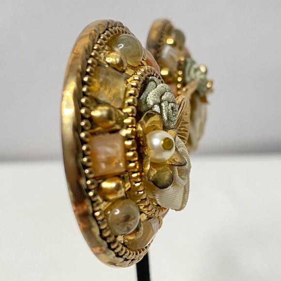 Round Floral Multi Media Gold Tone Chunky Stud Earrings Clip On - Picture 2 of 8